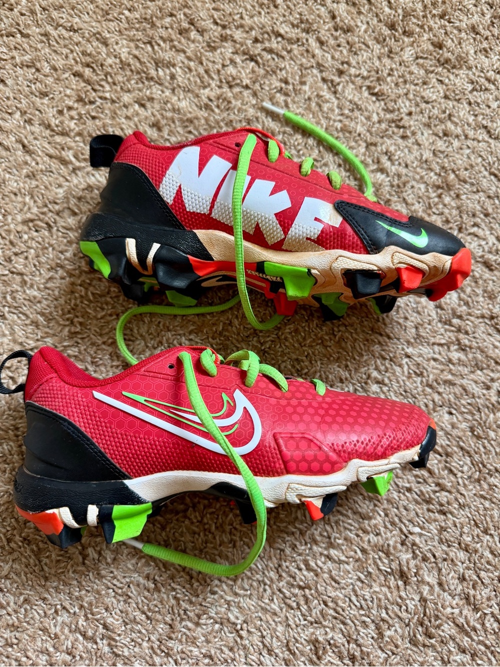 Boys Baseball Cleats Nike Fast Flex Red and Green size 2Y